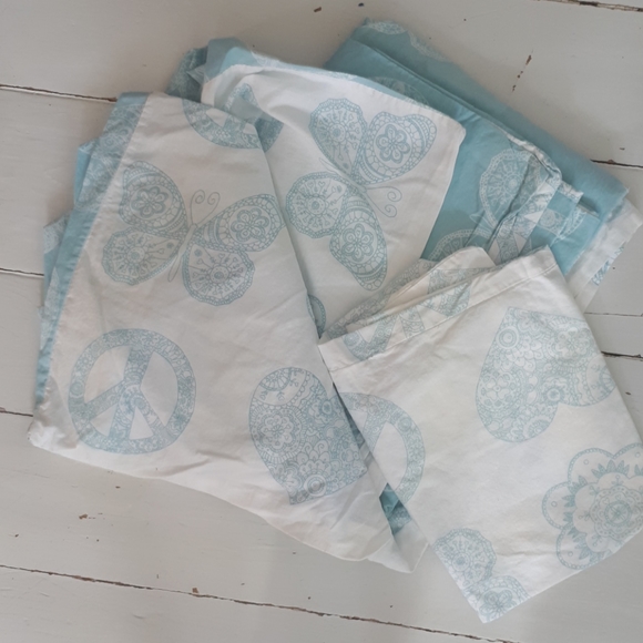 Peace sign twin reversible duvet with sham. - Picture 2 of 2